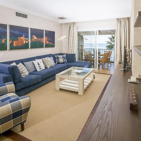 Hb - Comfortable Beachfront Holiday Apartment Estepona Exterior photo