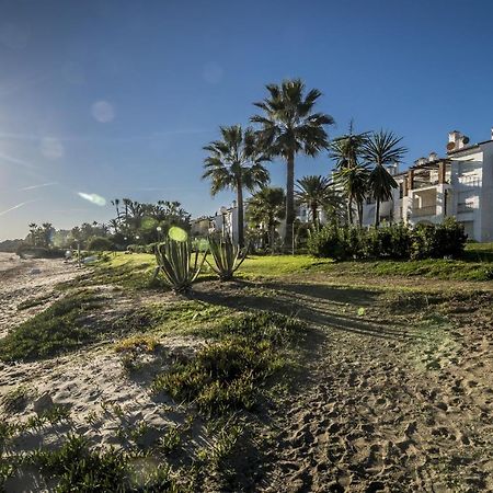 Hb - Comfortable Beachfront Holiday Apartment Estepona Exterior photo