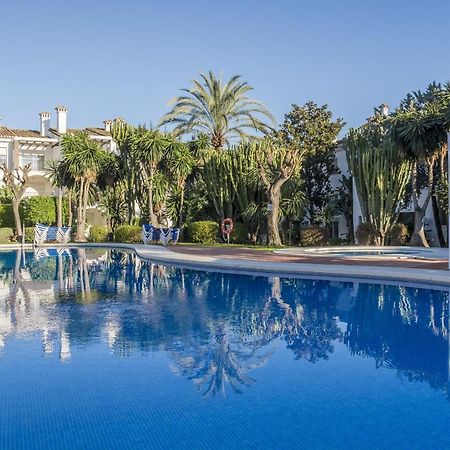 Hb - Comfortable Beachfront Holiday Apartment Estepona Exterior photo