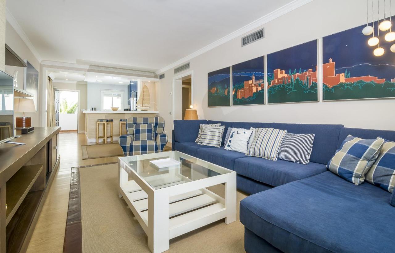 Hb - Comfortable Beachfront Holiday Apartment Estepona Exterior photo