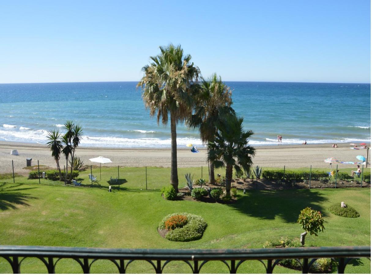 Hb - Comfortable Beachfront Holiday Apartment Estepona Exterior photo