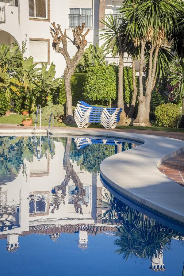 Hb - Comfortable Beachfront Holiday Apartment Estepona Exterior photo